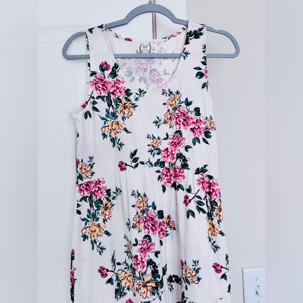 Floral Maxi Dress - Picture 5 of 9